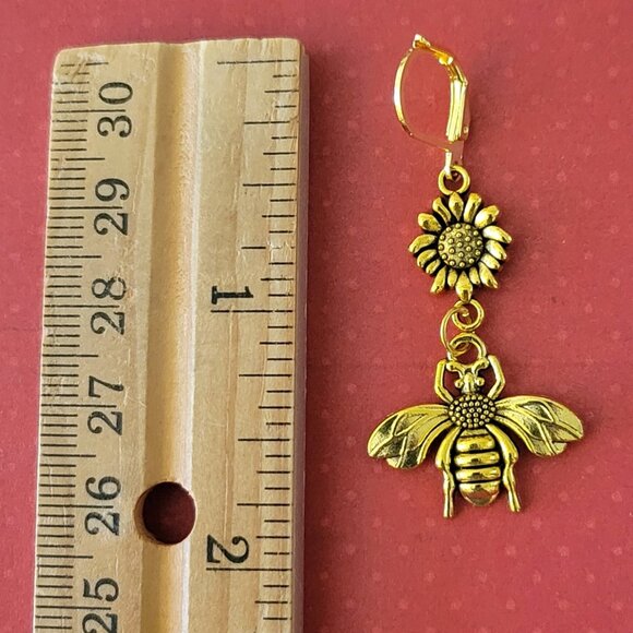 Beautiful HONEY BEE Sunflower Gold Lever Back Earrings , Nature, Boho Flower - Picture 3 of 6